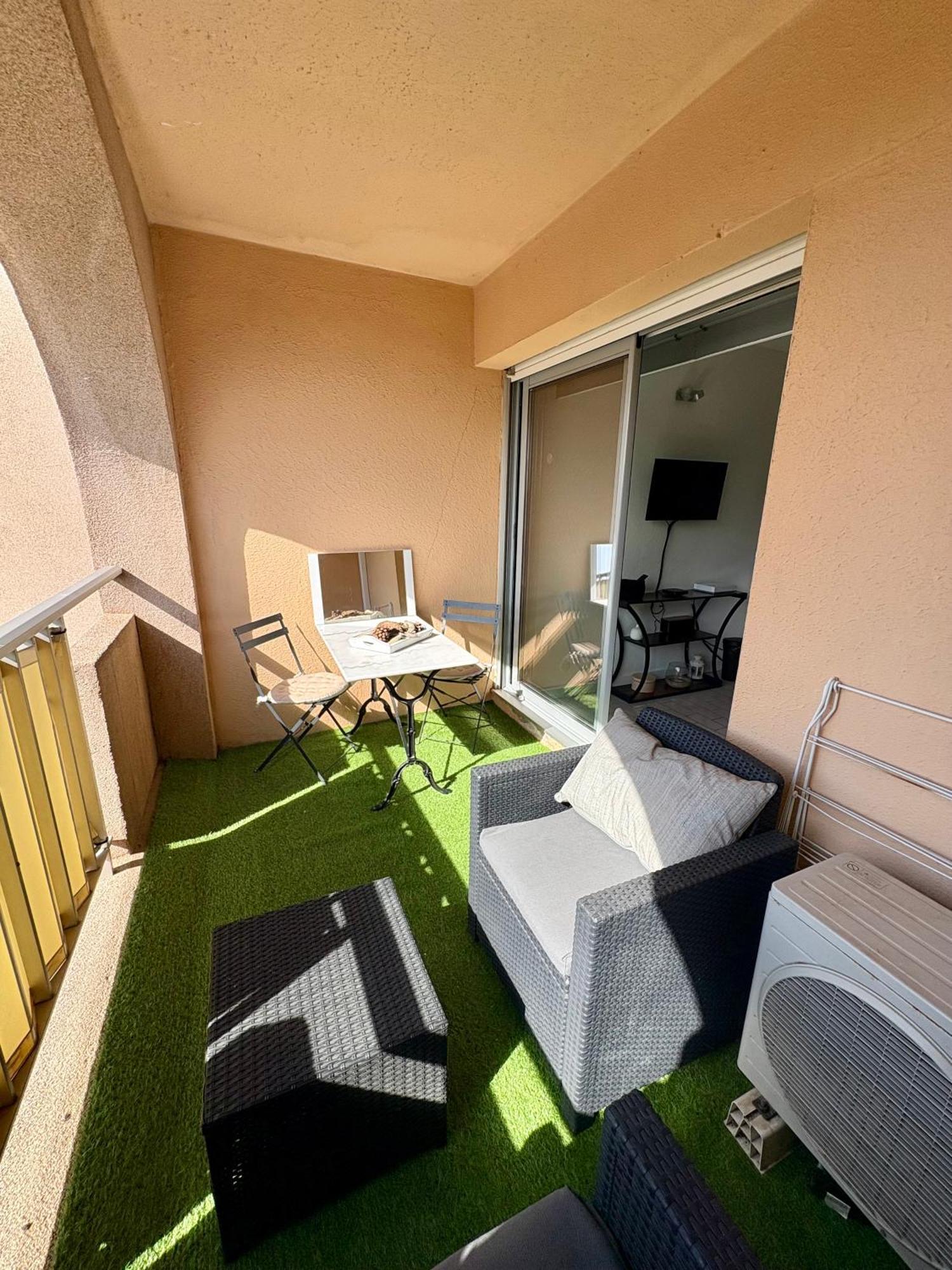 Sejour Au Port Apartment Hyeres Ngoại thất bức ảnh